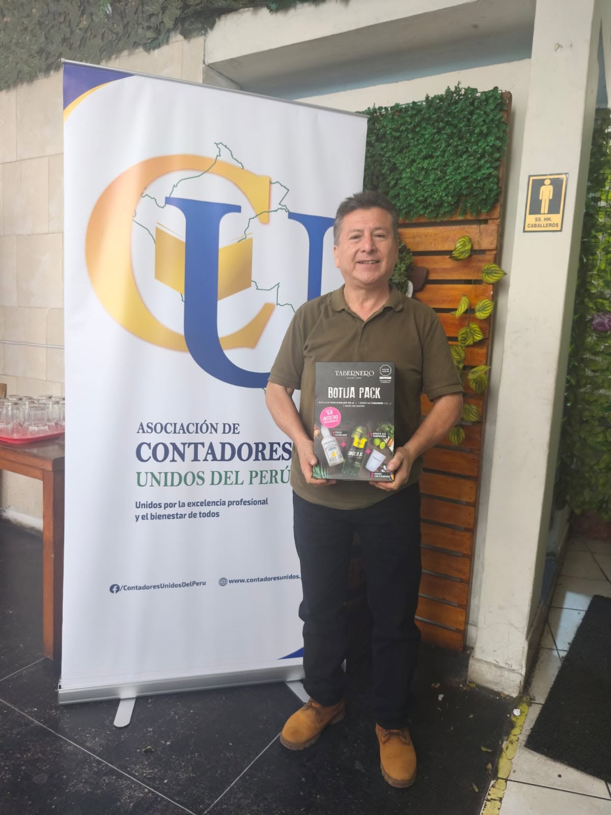 Entrega de Obsequios por el Dia del Padre