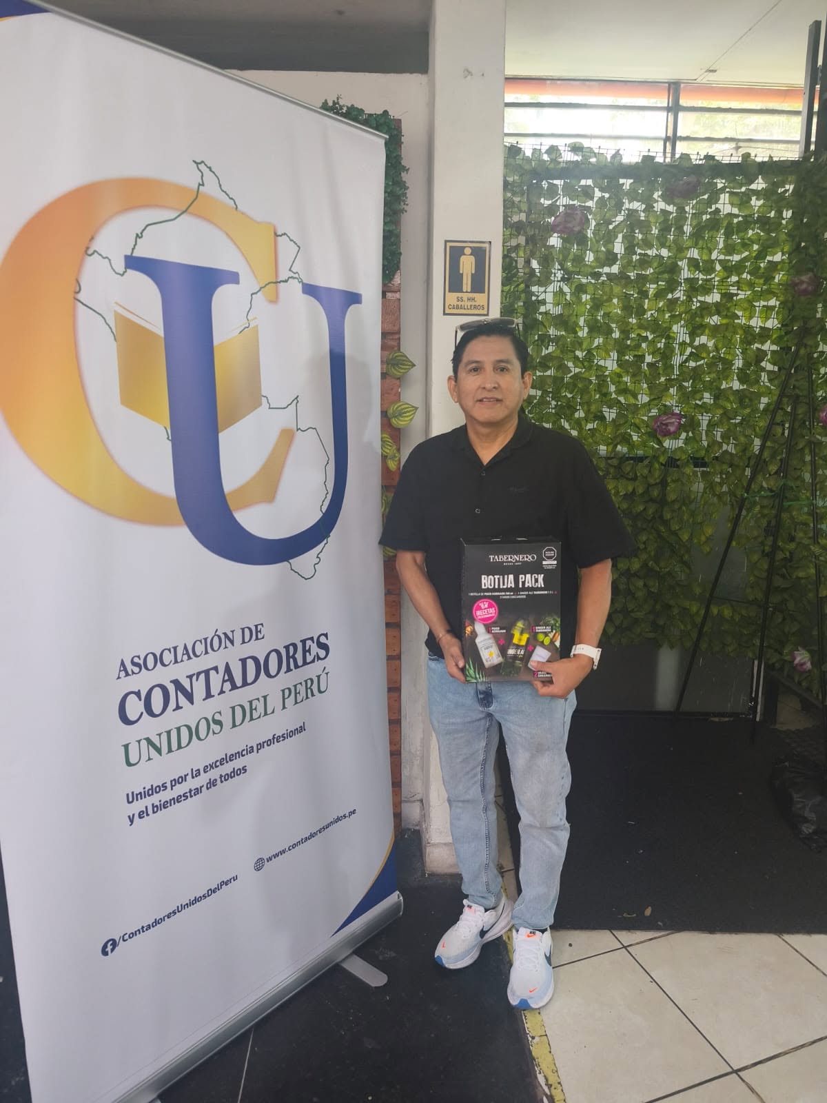 Entrega de Obsequios por el Dia del Padre